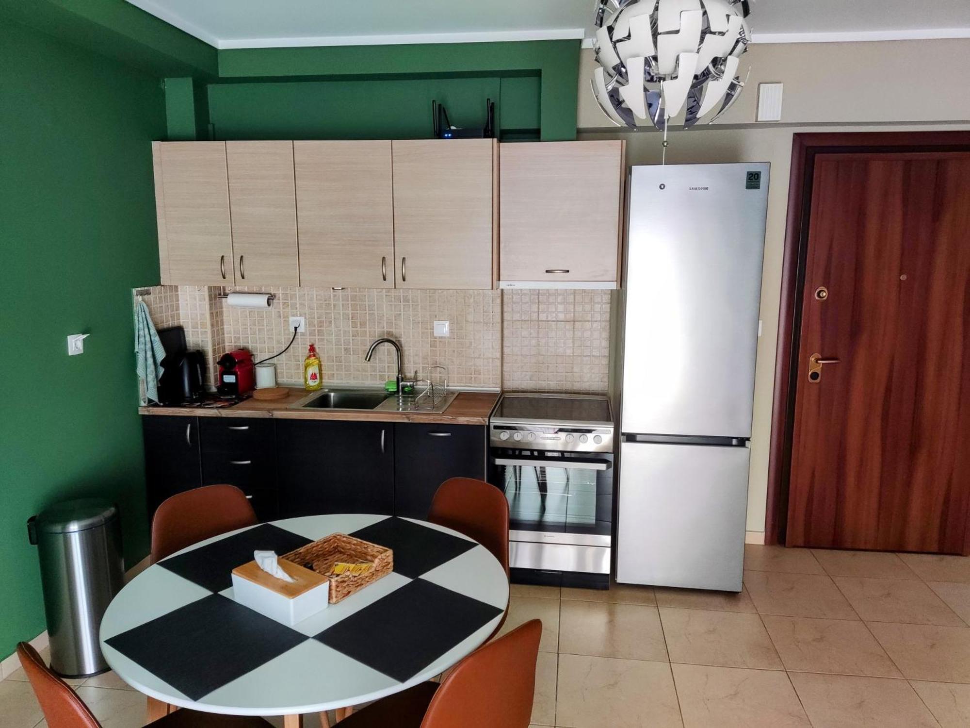 Cozy Apt! Friends & Family - Private Paid Parking เทสซาโลนิกิ ภายนอก รูปภาพ
