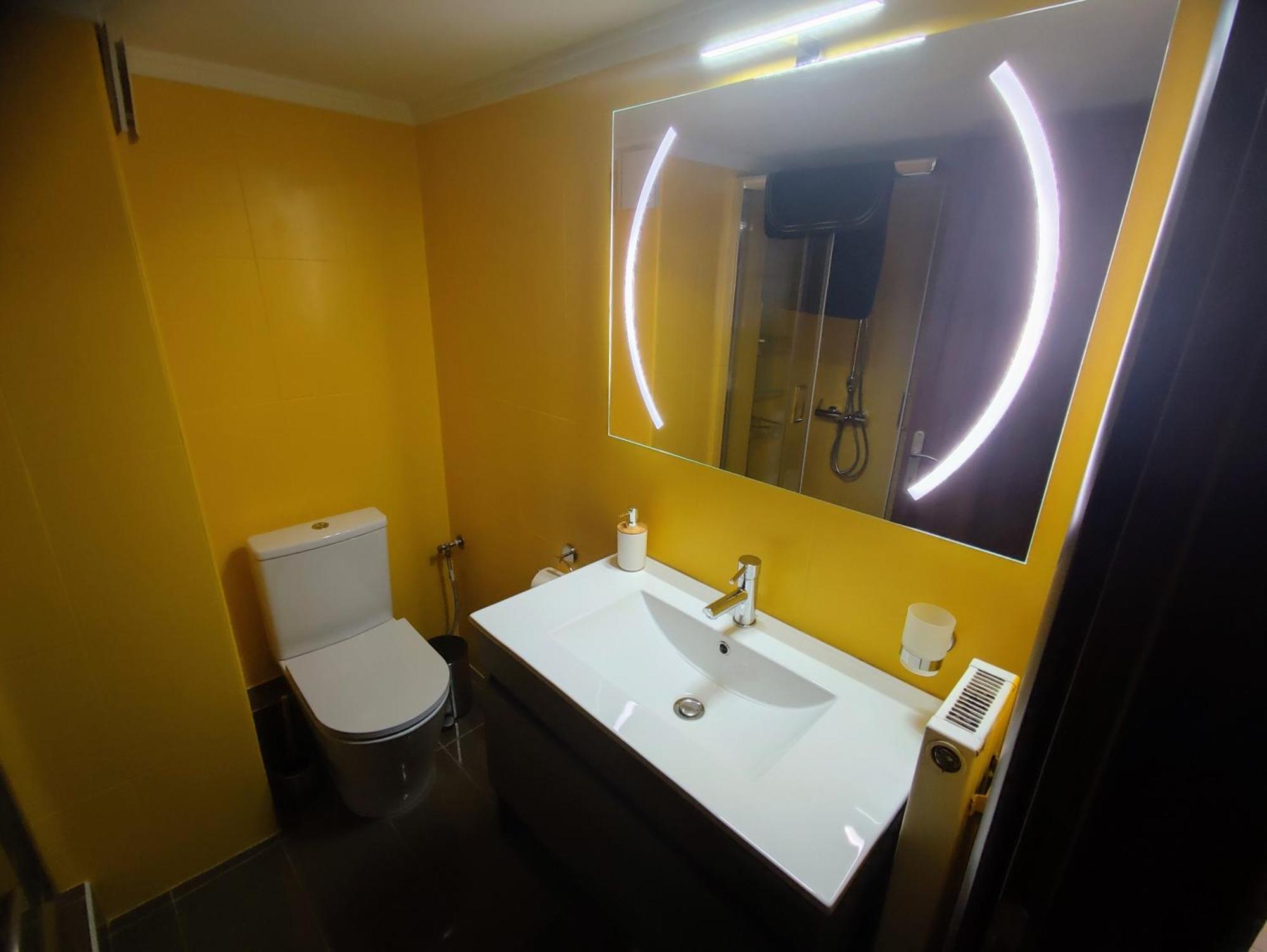Cozy Apt! Friends & Family - Private Paid Parking เทสซาโลนิกิ ภายนอก รูปภาพ