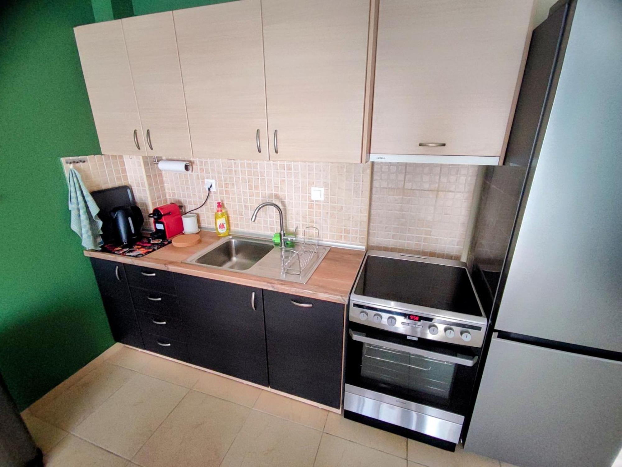 Cozy Apt! Friends & Family - Private Paid Parking เทสซาโลนิกิ ภายนอก รูปภาพ