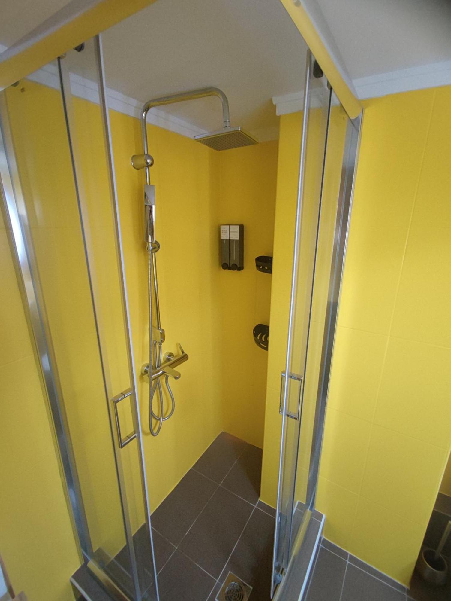 Cozy Apt! Friends & Family - Private Paid Parking เทสซาโลนิกิ ภายนอก รูปภาพ
