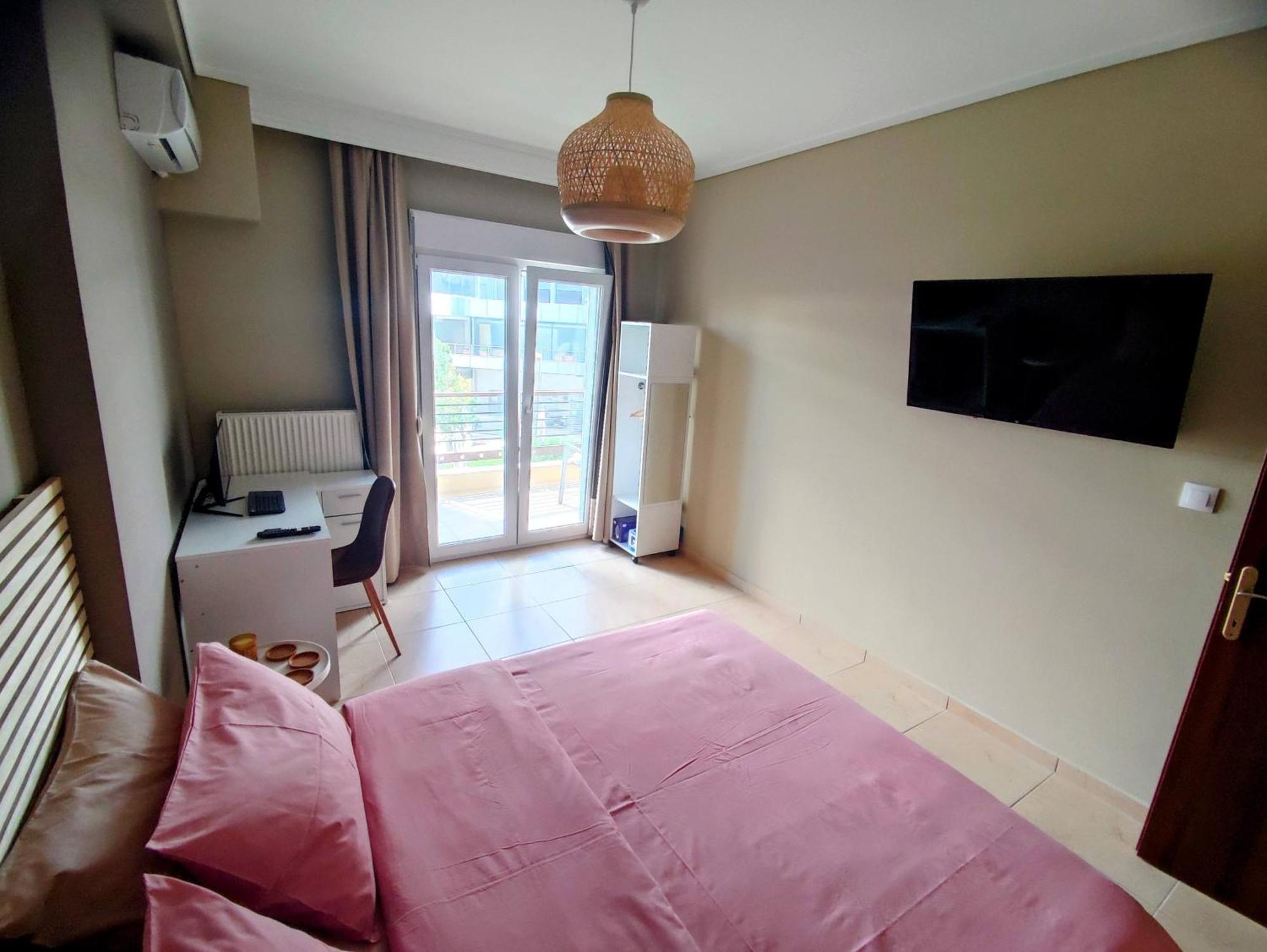 Cozy Apt! Friends & Family - Private Paid Parking เทสซาโลนิกิ ภายนอก รูปภาพ