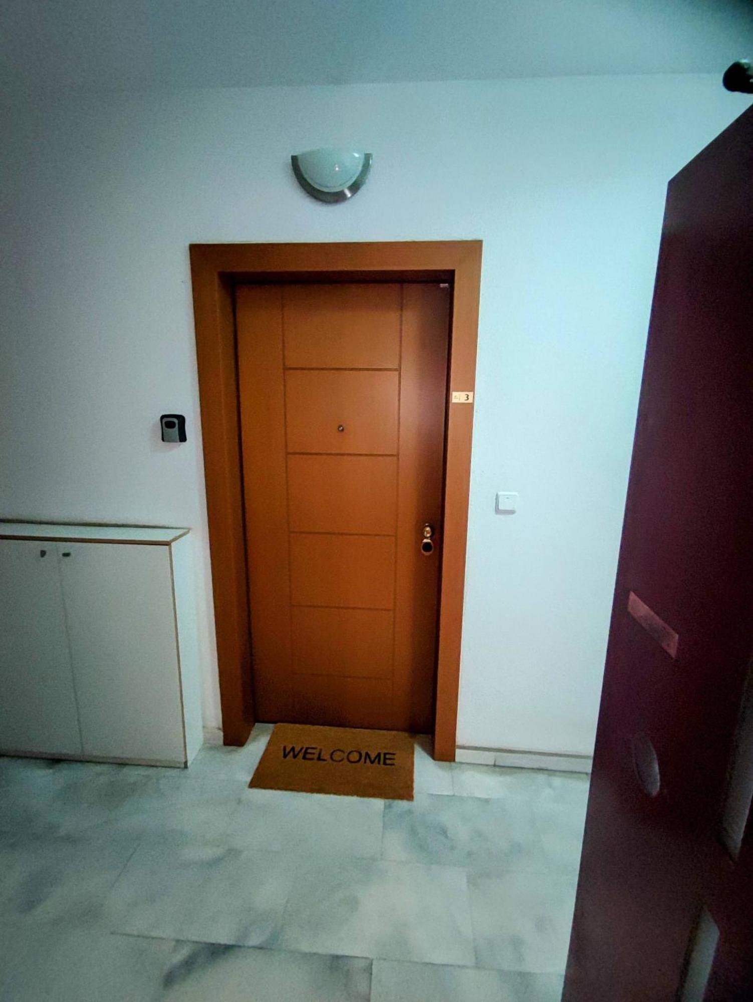 Cozy Apt! Friends & Family - Private Paid Parking เทสซาโลนิกิ ภายนอก รูปภาพ