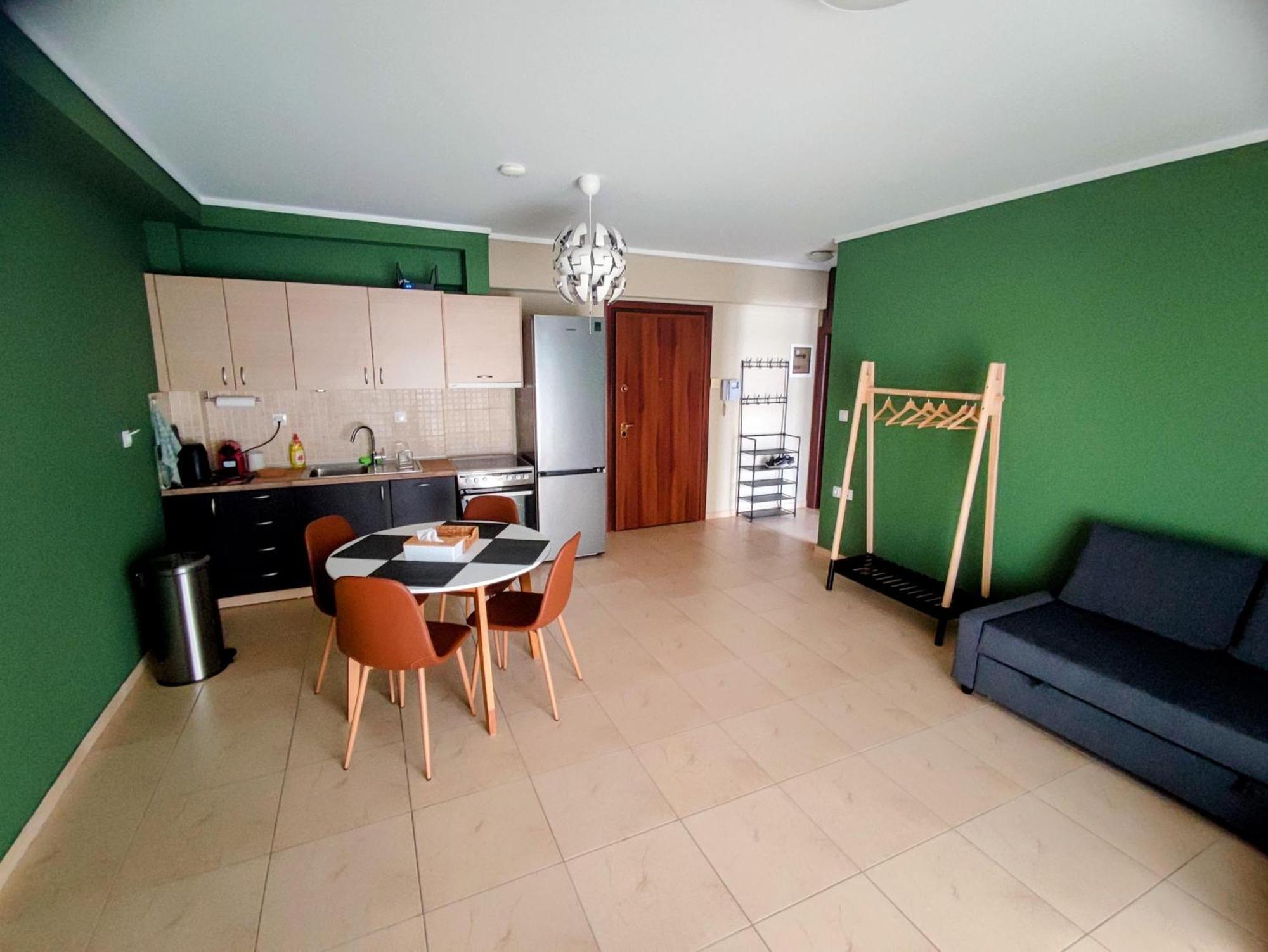 Cozy Apt! Friends & Family - Private Paid Parking เทสซาโลนิกิ ภายนอก รูปภาพ