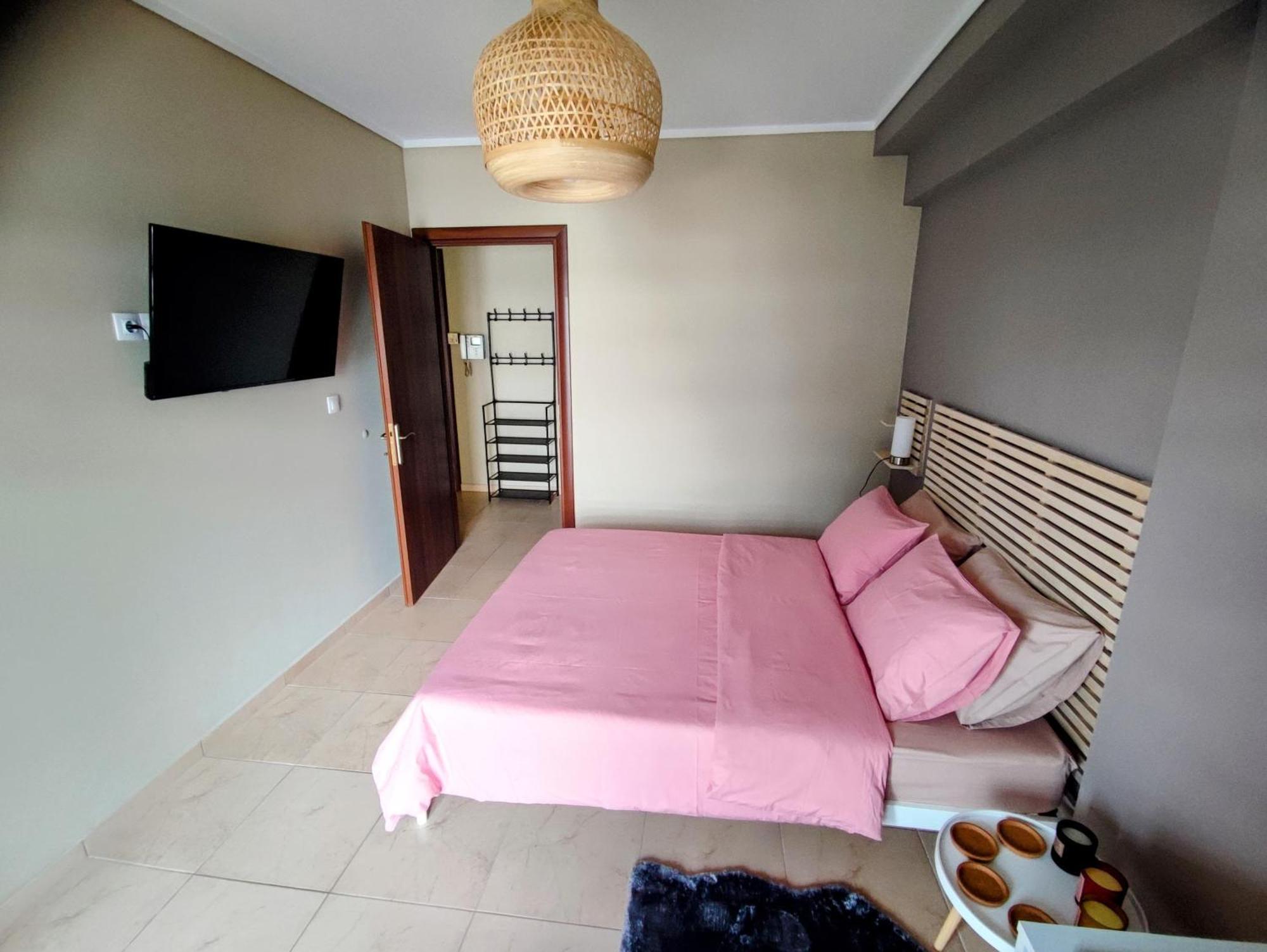 Cozy Apt! Friends & Family - Private Paid Parking เทสซาโลนิกิ ภายนอก รูปภาพ